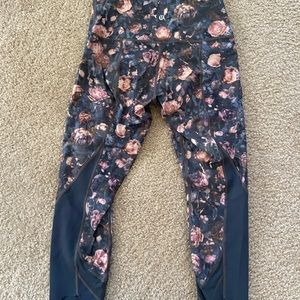 Lululemon Cropped Wunder Under Scalloped leggings